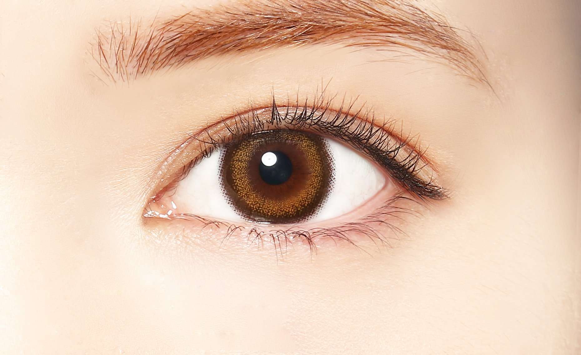 カラーコンタクトレンズ、LALISH ノーブルグロウ | 1dayを装用した状態の目のアップ画像