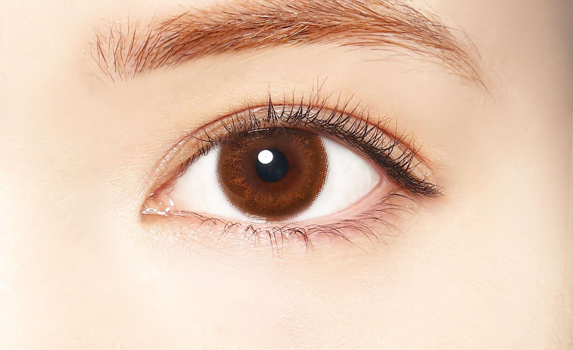 カラーコンタクトレンズ、LALISH リラクシームード | 1dayを装用した状態の目のアップ画像