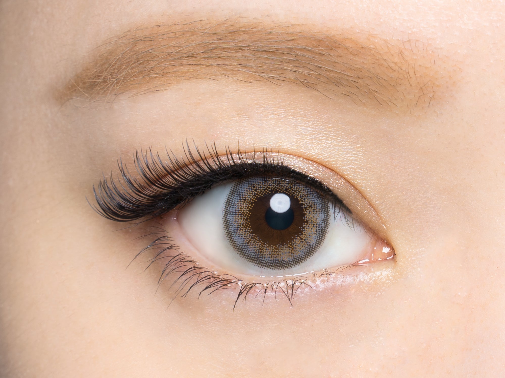 カラーコンタクトレンズ、CRUUM アクア | 1dayを装用した状態の目のアップ画像