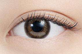 カラーコンタクトレンズ、N’s COLLECTION 抹茶ラテ | 1dayを装用した状態の目のアップ画像