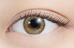 カラーコンタクトレンズ、N’s COLLECTION レモネード | 1dayを装用した状態の目のアップ画像