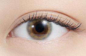 カラーコンタクトレンズ、N’s COLLECTION フルーツポンチ | 1dayを装用した状態の目のアップ画像