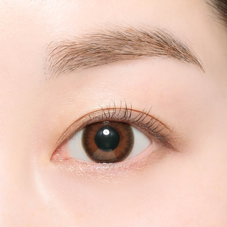 カラーコンタクトレンズ、candymagic マリアージュモカ | 1monthを装用した状態の目のアップ画像