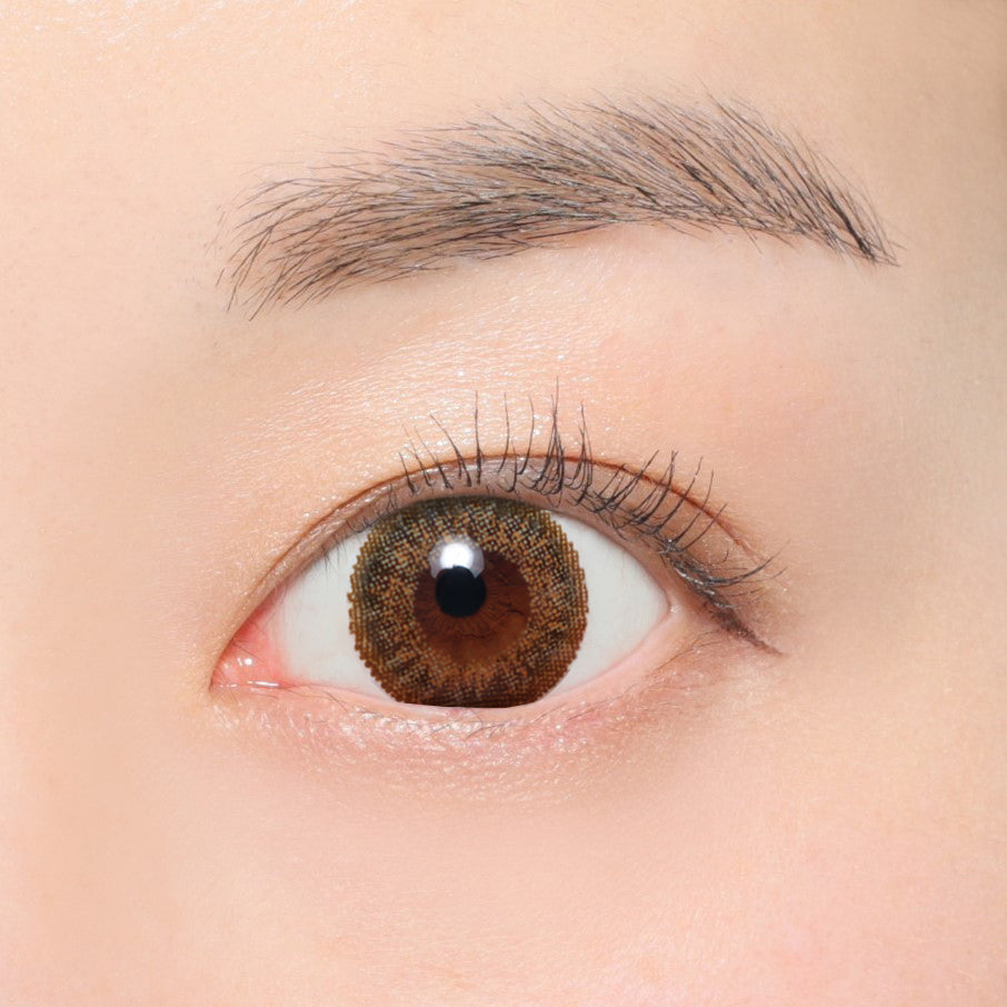 カラーコンタクトレンズ、secret candymagic No.14 ヘーゼル | 1monthを装用した状態の目のアップ画像