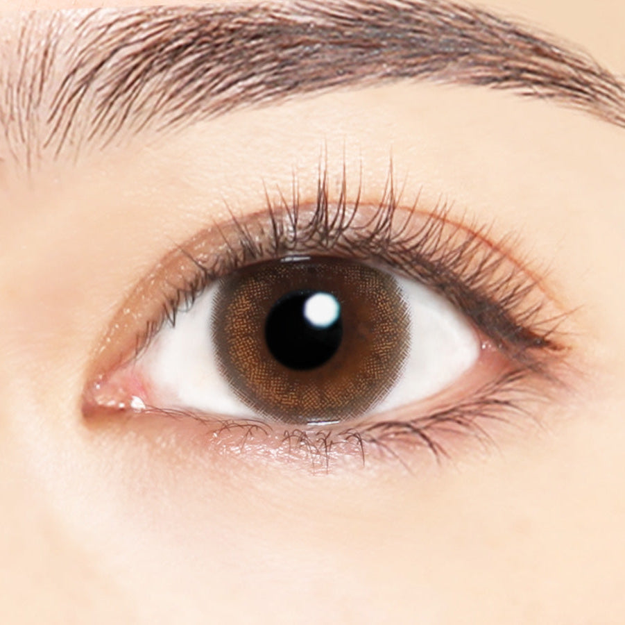 カラーコンタクトレンズ、Viewm シナモンヌード | 1dayを装用した状態の目のアップ画像