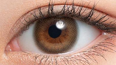 カラーコンタクトレンズ、mimco ブラウンフォンデュ | 1dayを装用した状態の目のアップ画像