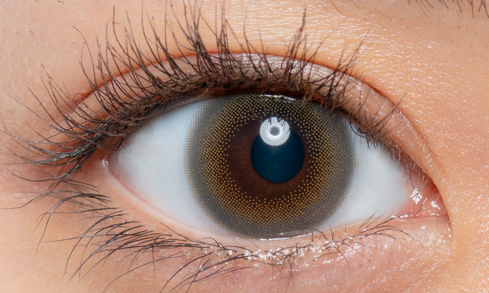 カラーコンタクトレンズ、Cheritta ベビーグレージュ | 1dayを装用した状態の目のアップ画像