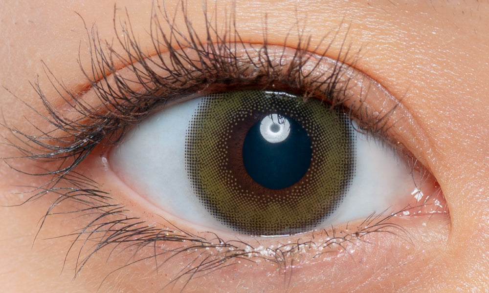 カラーコンタクトレンズ、Cheritta ミミオリーブ | 1dayを装用した状態の目のアップ画像