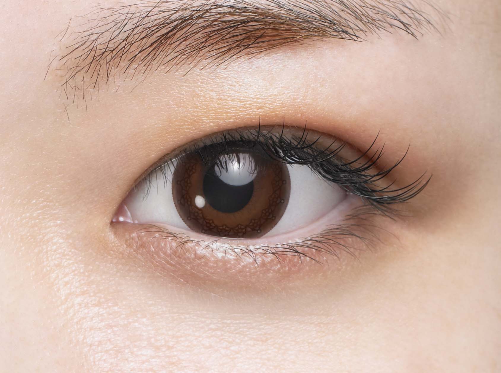 カラーコンタクトレンズ、Eye coffret リッチメイク 乱視用レンズ | 1dayを装用した状態の目のアップ画像