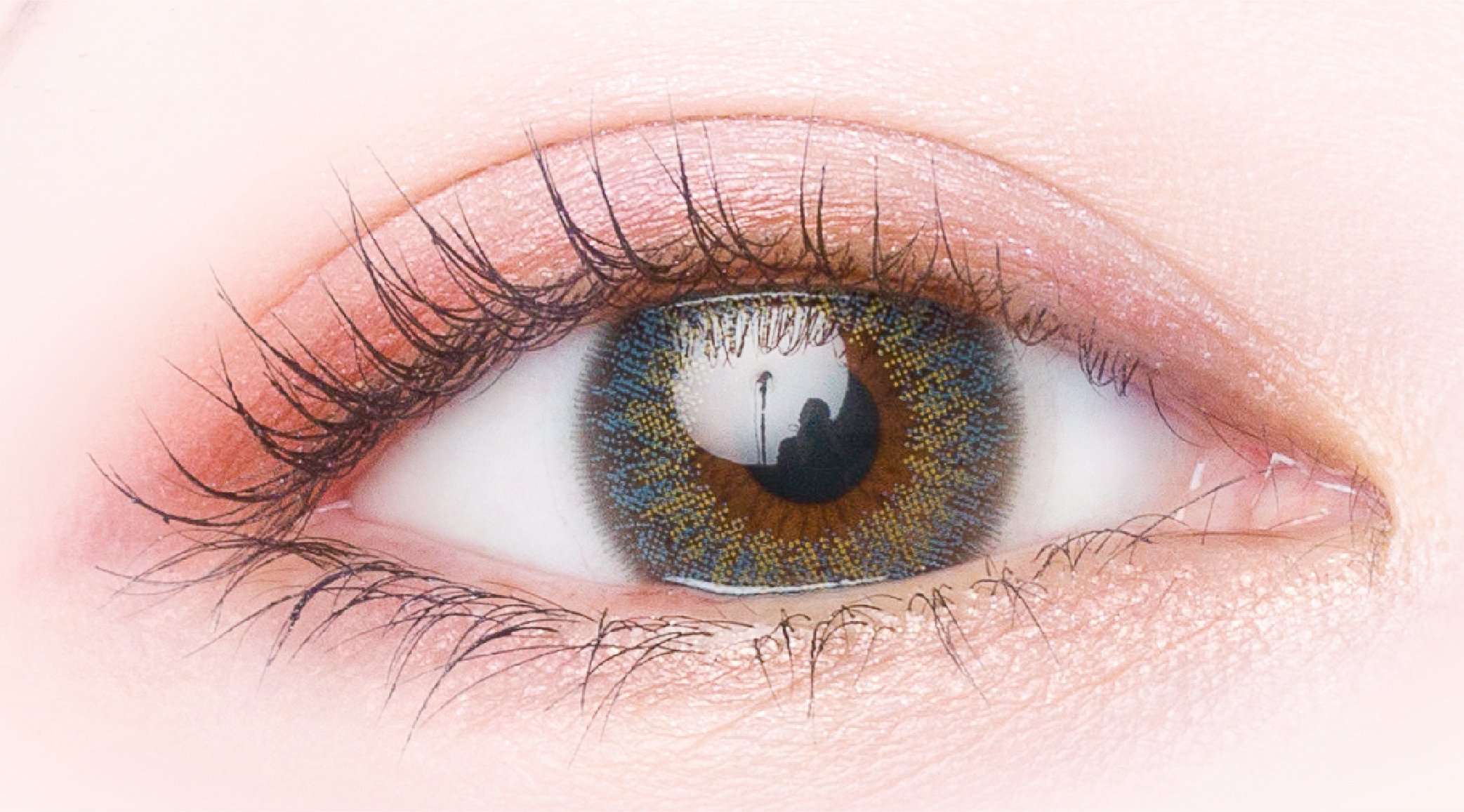 カラーコンタクトレンズ、PienAge ミミアクアマリン | 1dayを装用した状態の目のアップ画像