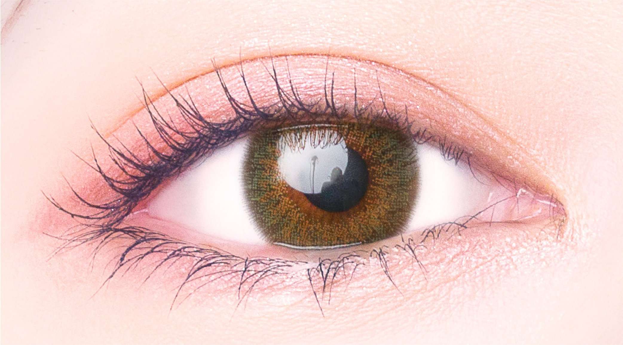 カラーコンタクトレンズ、PienAge ミミエメラルド | 1dayを装用した状態の目のアップ画像
