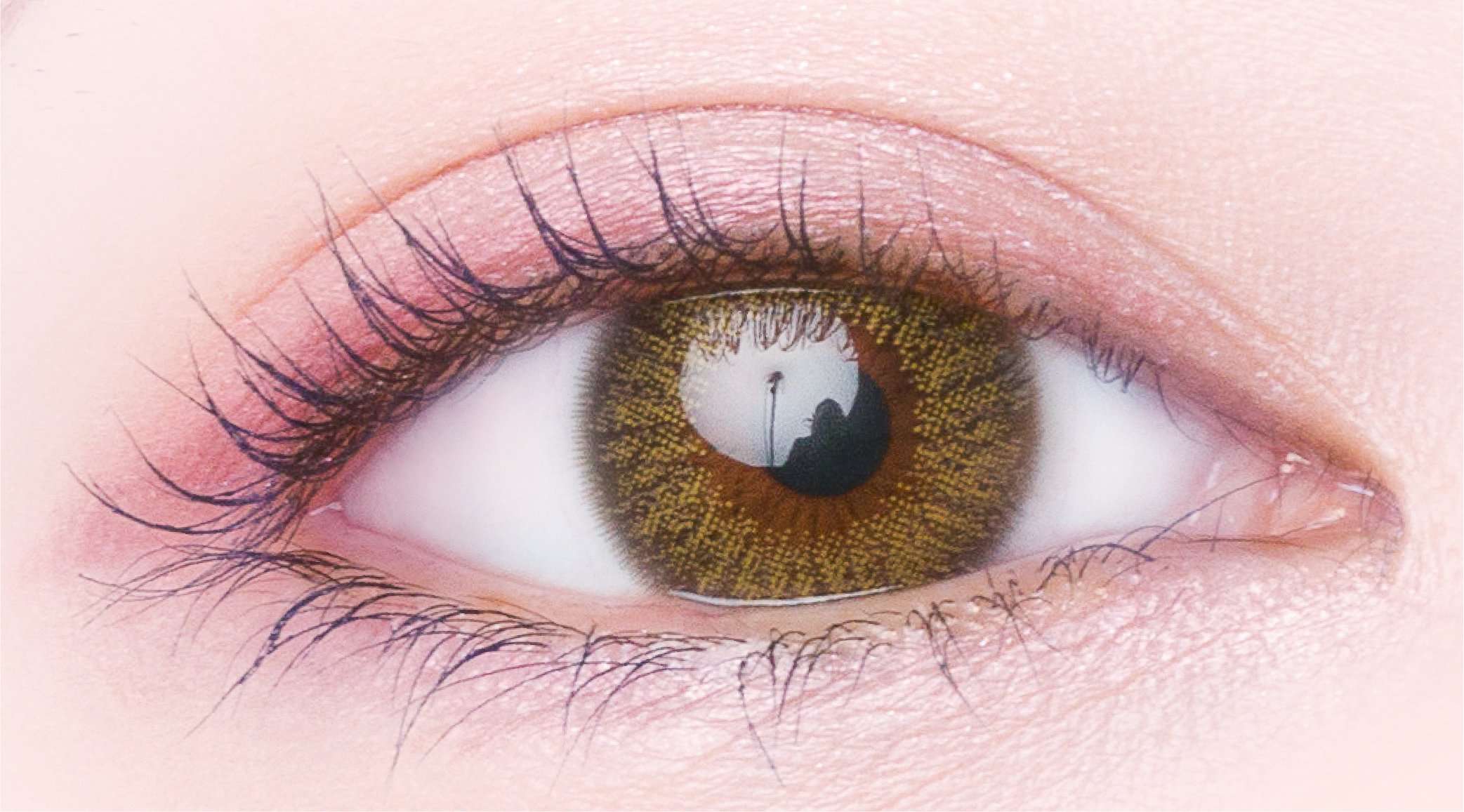 カラーコンタクトレンズ、PienAge ミミプラチナ | 1dayを装用した状態の目のアップ画像