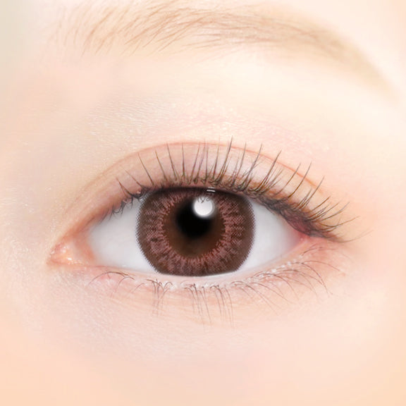 カラーコンタクトレンズ、EYEGENIC シマーショコラ | 1monthを装用した状態の目のアップ画像