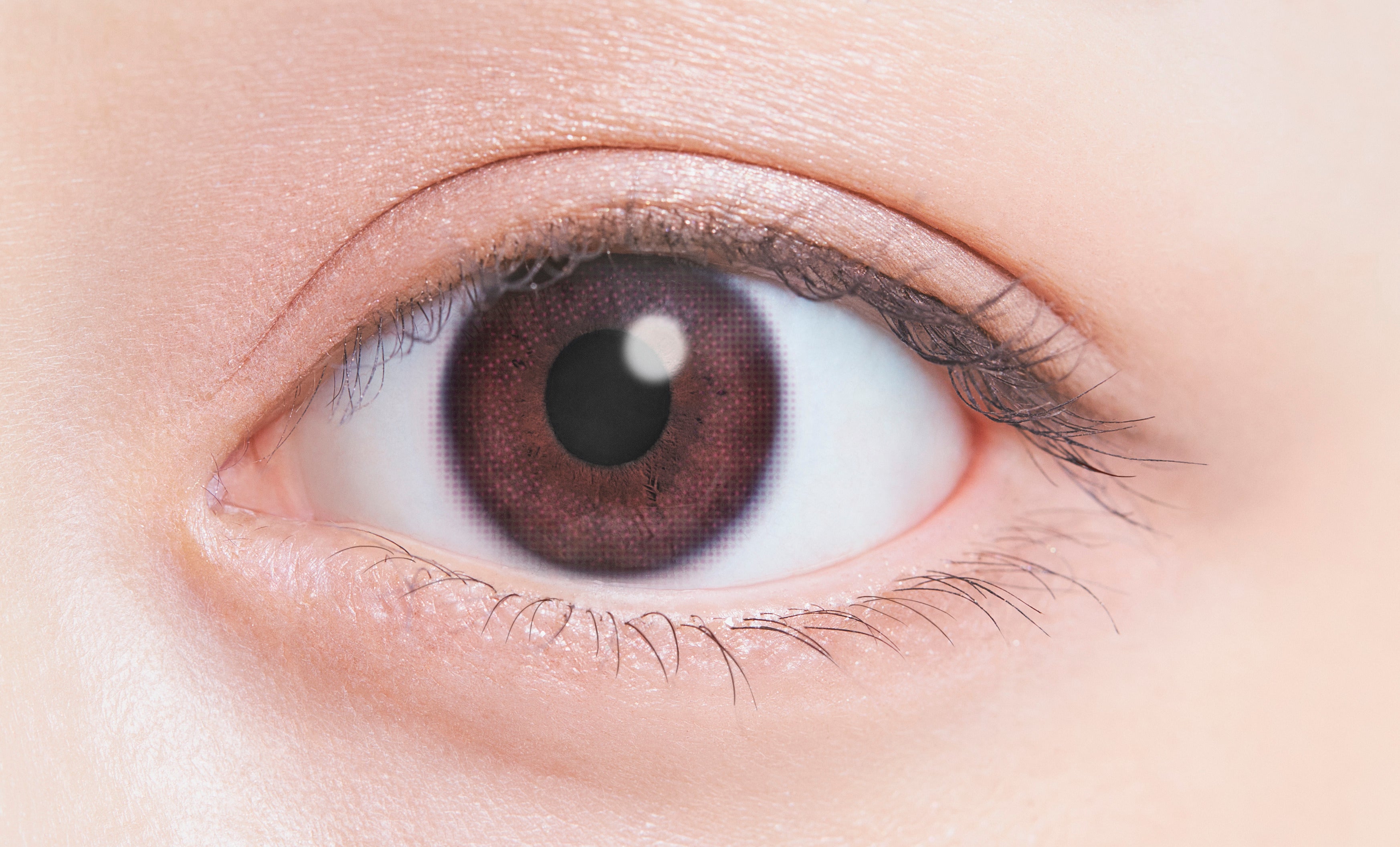 カラーコンタクトレンズ、ふわナチュラル ふわピンク | 1dayを装用した状態の目のアップ画像